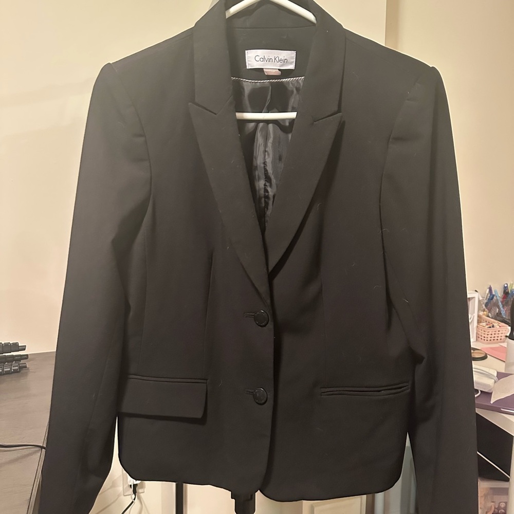 Calvin Klein Black Blazer with Notched Lapels and Tailored Silhouette